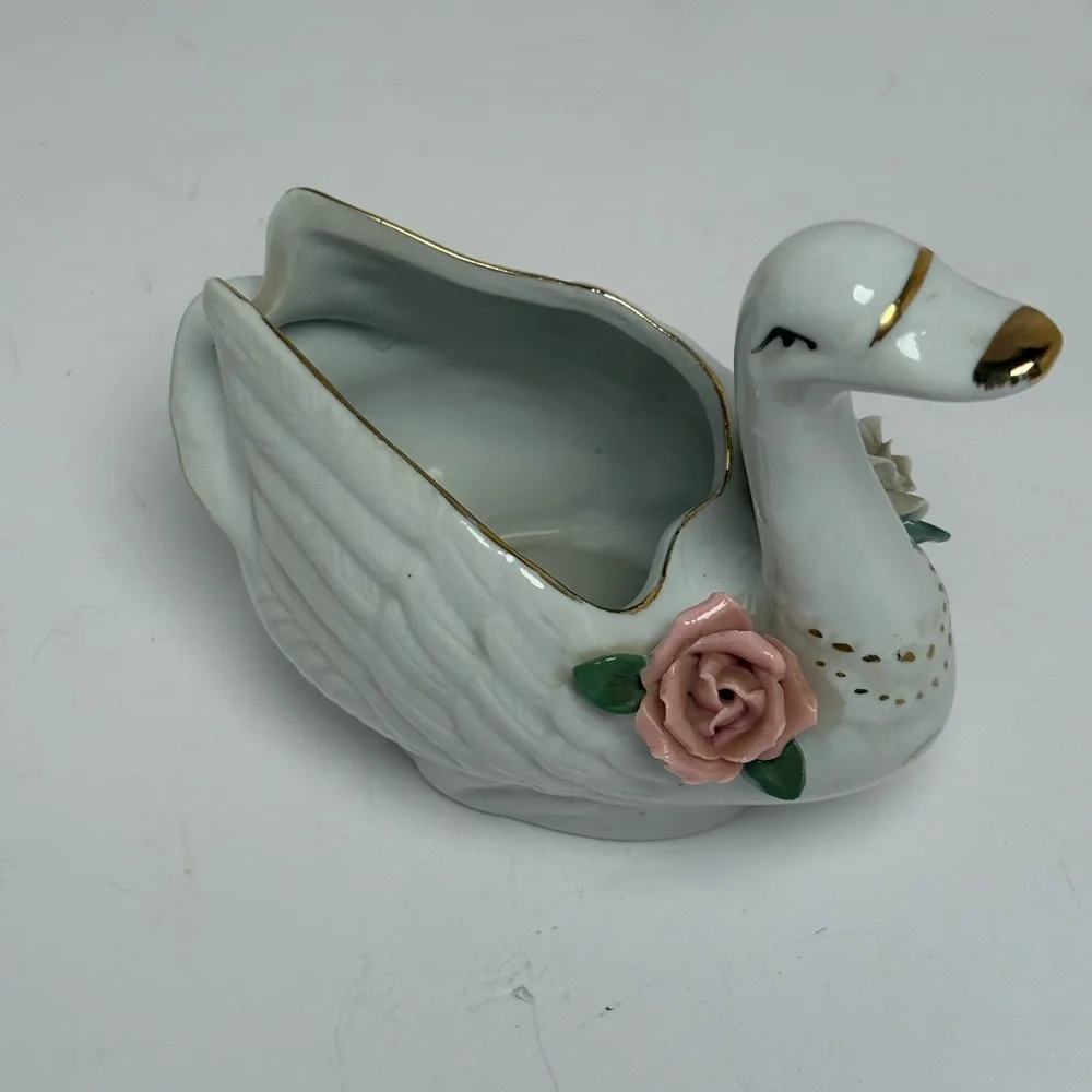 Vintage Elegant Swan Ceramic Vase with Pink Rose Accents